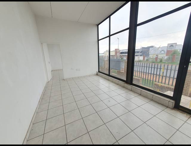 454M² WAREHOUSE TO LET IN CROWN